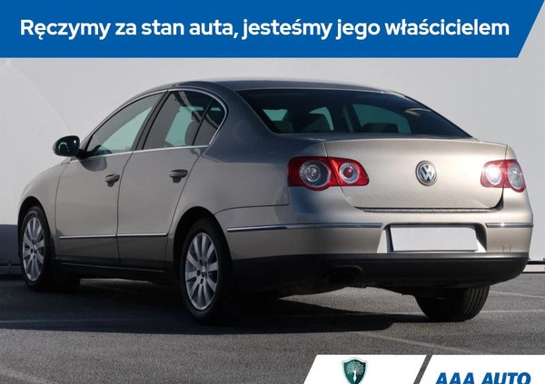 Volkswagen Passat cena 14000 przebieg: 249470, rok produkcji 2005 z Bielsko-Biała małe 254